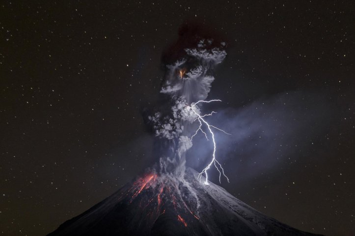 Tercer premio de la categoría Naturaleza, Sergio Tapiro. Volcán Colima, México