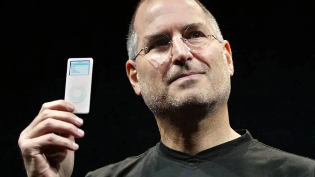 Subastan la primera solicitud de empleo de Steve Jobs en NFT: cuánto vale y qué dice el documento